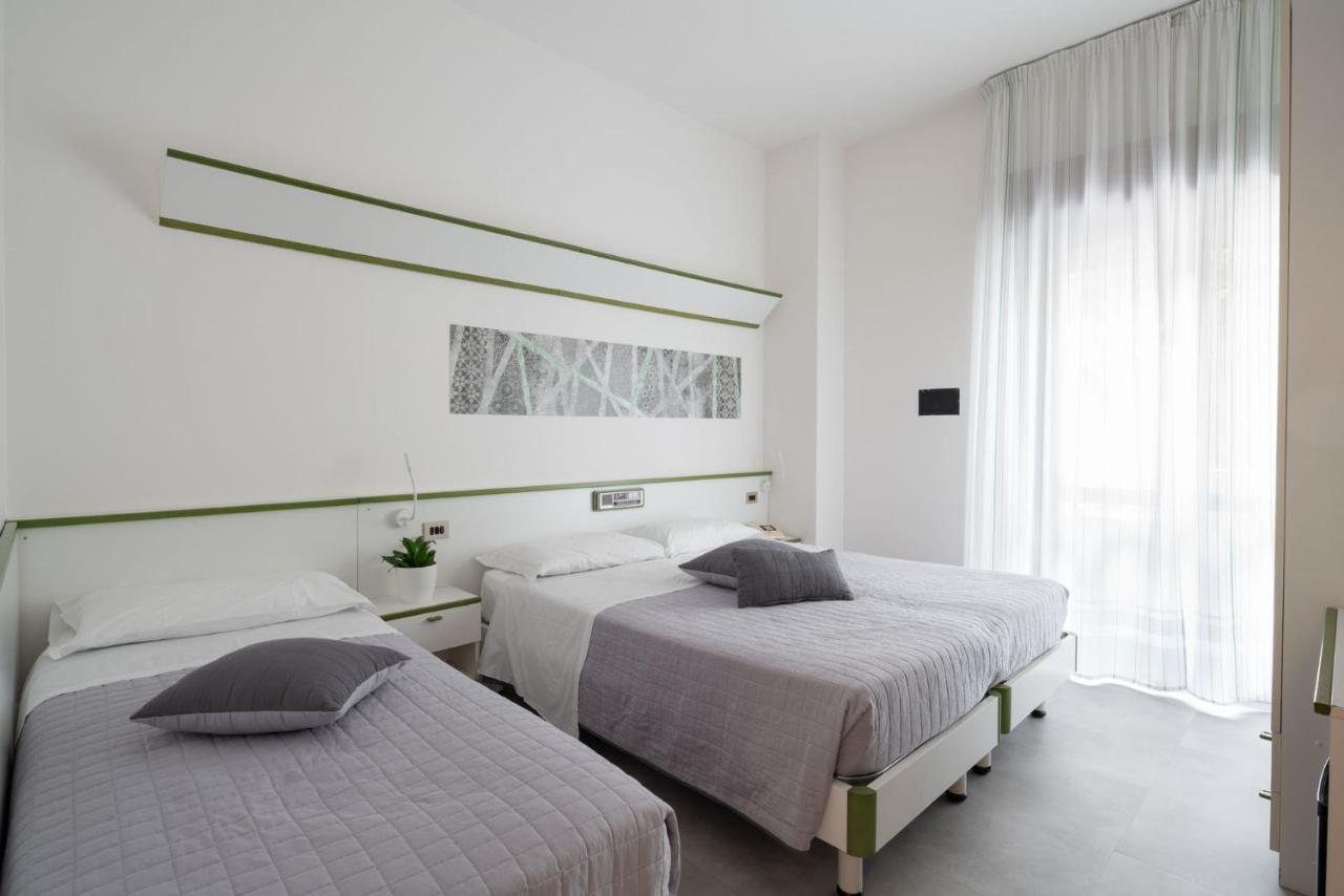 Hotel Iris Jesolo Экстерьер фото