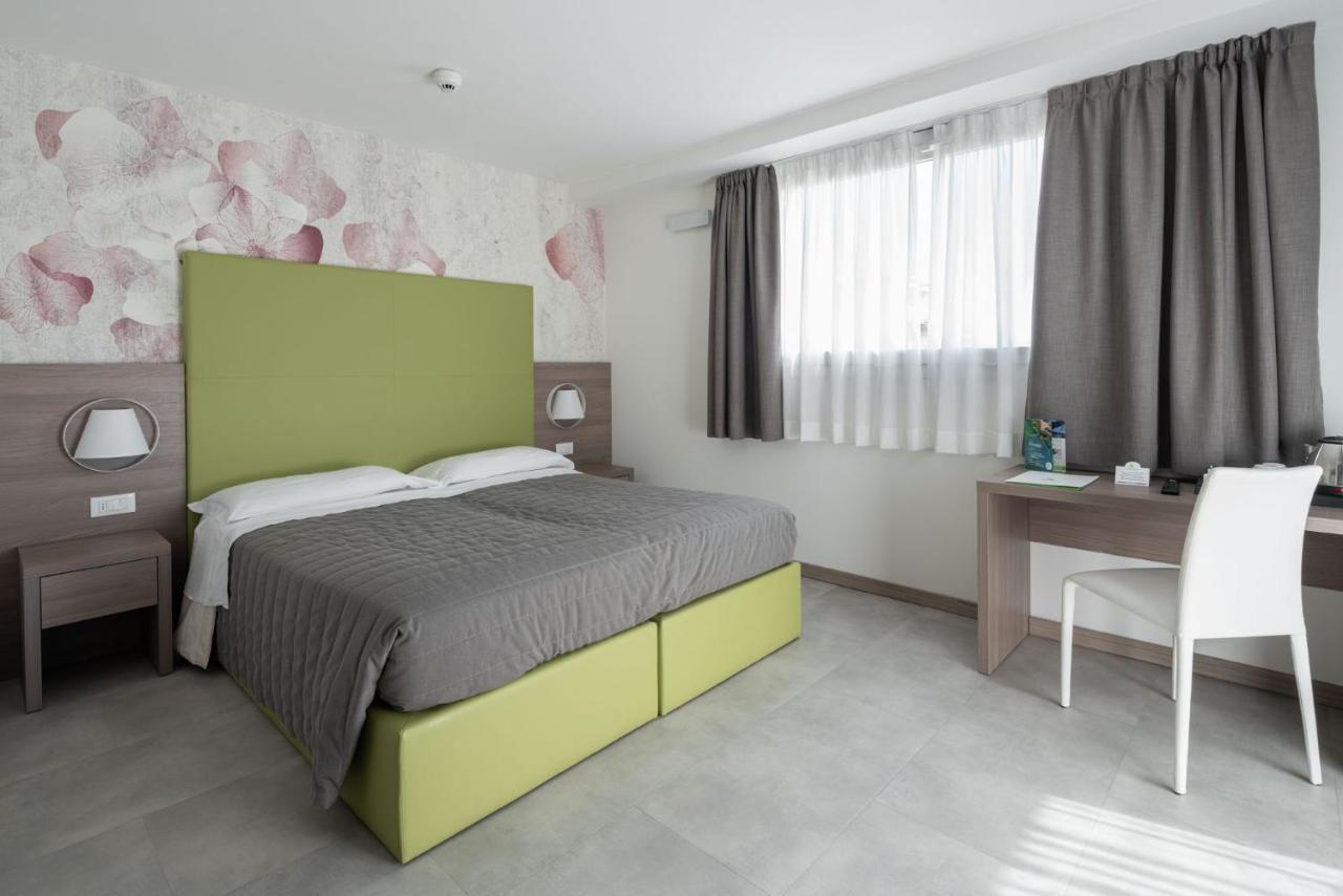 Hotel Iris Jesolo Экстерьер фото