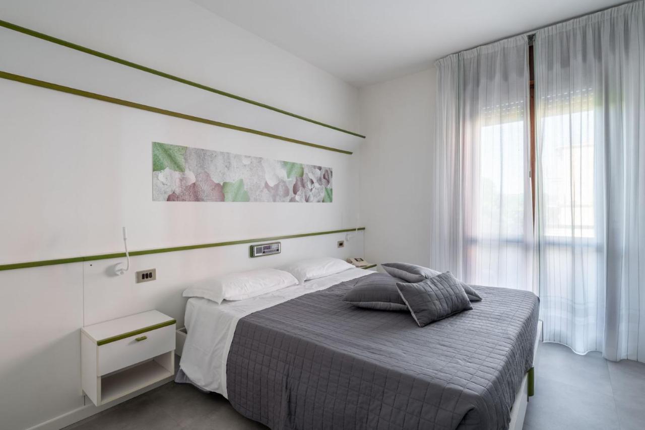 Hotel Iris Jesolo Экстерьер фото