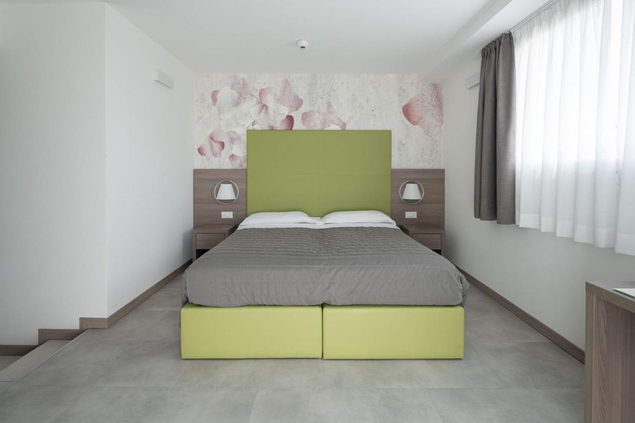 Hotel Iris Jesolo Экстерьер фото