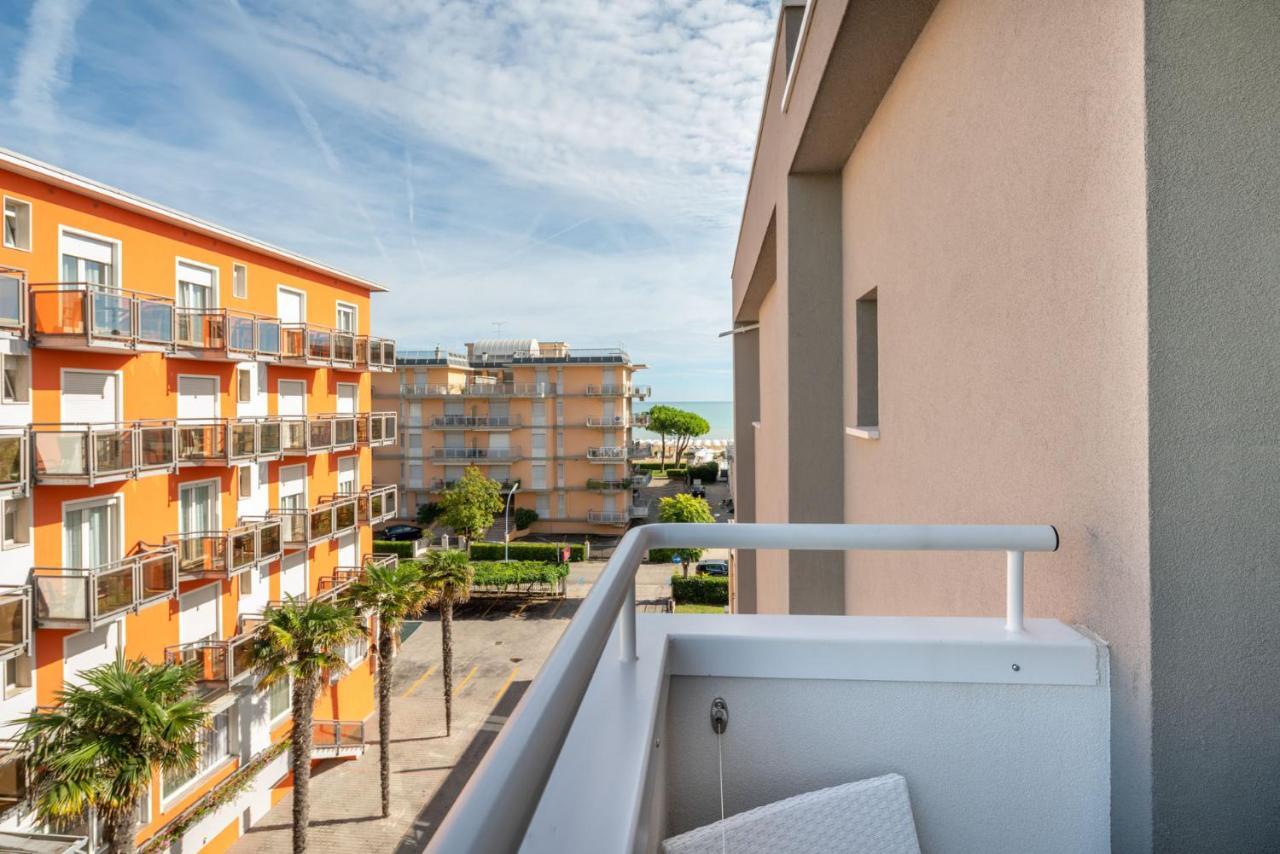 Hotel Iris Jesolo Экстерьер фото