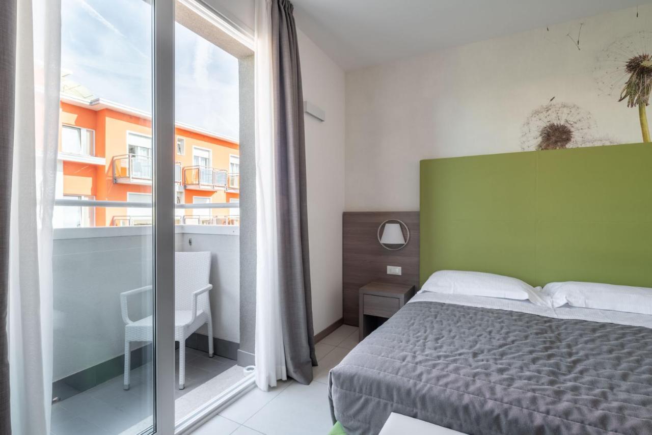 Hotel Iris Jesolo Экстерьер фото